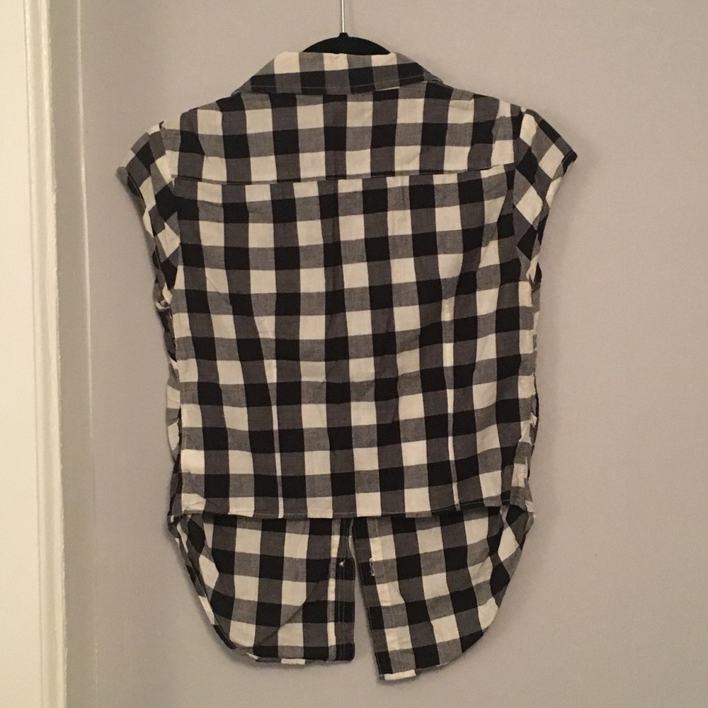 Checkered Cropped Button down - Picture 4 of 4